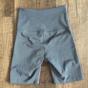 Beyond Yoga Grey biker shorts XS NWOT
